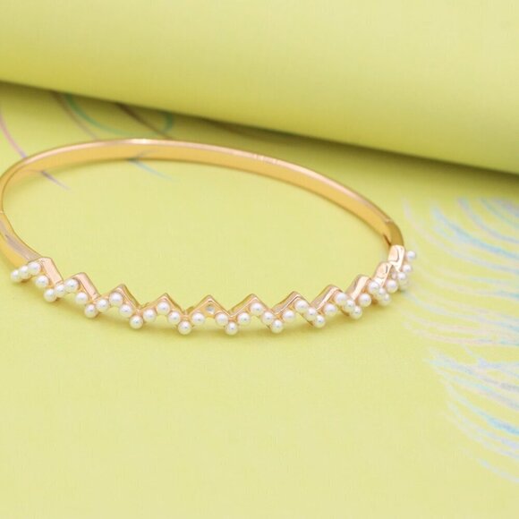 Elegant Rose Gold Zigzag Pearl Bangle with Modern Chic Appeal, XPBL0464 - Picture 4 of 11